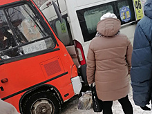 В Канищеве на остановке столкнулись две маршрутки