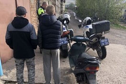 За выходные инспекторы ДПС задержали двоих малолетних мотоциклистов