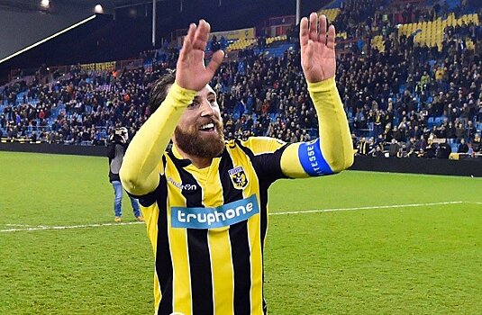 Грузинский футболист покрасил волосы в желтый цвет