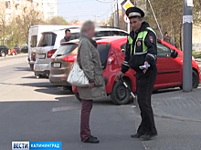 Инспекторы ГИБДД в Калининграде проверили, как жители переходят улицу