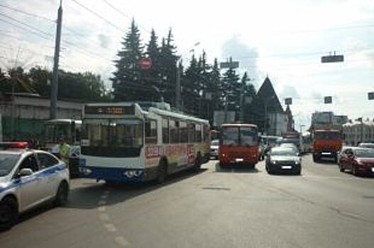 15-летняя ярославна получила травмы, упав в троллейбусе