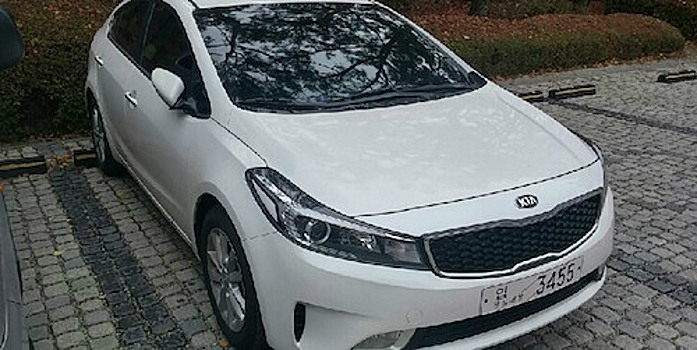В Сети опубликованы фото обновленного Kia Cerato