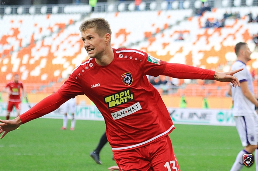 В феврале 2013 на правах аренды до конца сезона перешёл в московское «Торпедо». После возвращения из аренды выступал за различные клубы Премьер-лиги.