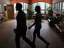 Учителям московской школы запретили отпускать детей в туалет без справки