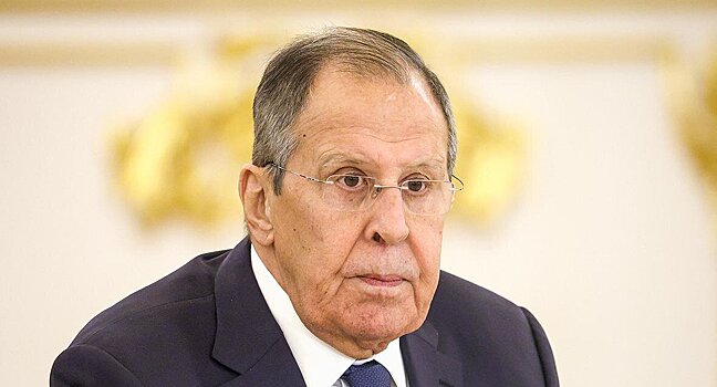 МИД РФ и Ассоциация любительского хоккея сыграли в честь Дня дипломата. Лавров передал приветствие, Фетисов и Якушев провели символическое вбрасывание