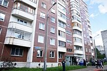 В Петербурге треснул жилой дом, жильцов отправили ночевку в школу