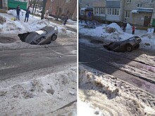 Во Владимирской области автомобиль провалился под землю