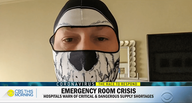 Врачи в США для защиты от коронавируса используют маски для Хэллоуина