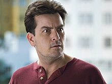 TMZ: актера Чарли Шина пытались задушить в собственном доме