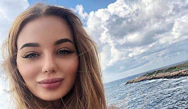 Любовница Вороненкова пожаловалась на подаренный Mercedes