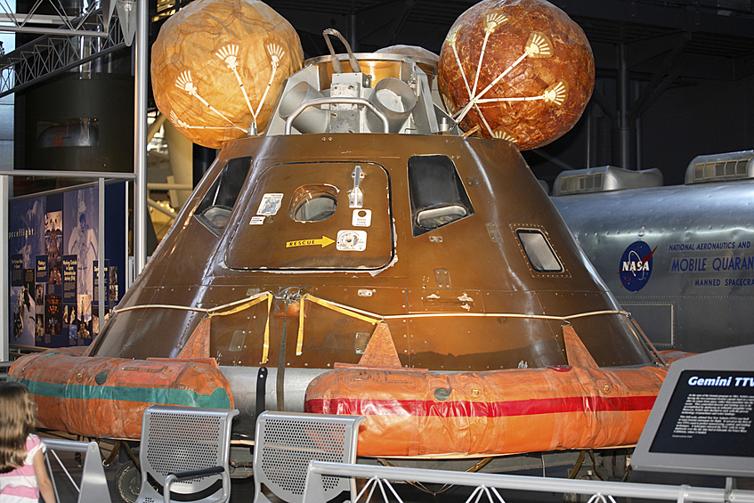 Когда космический корабль «Аполлон 11» снижался для прилунения, у него оставалось топлива только на 20 секунд полета.  