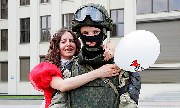 Белорусских силовиков обвинили в поддержке оппозиции