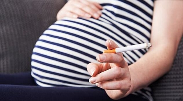 Курение во время беременности лишает женщину внуков