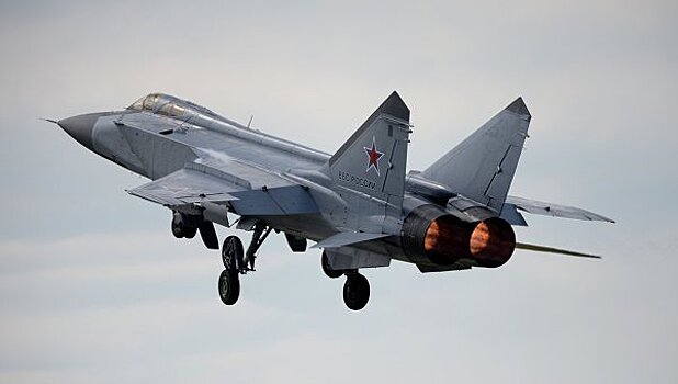 В Минобороны назвали причину аварийной посадки МиГ-31