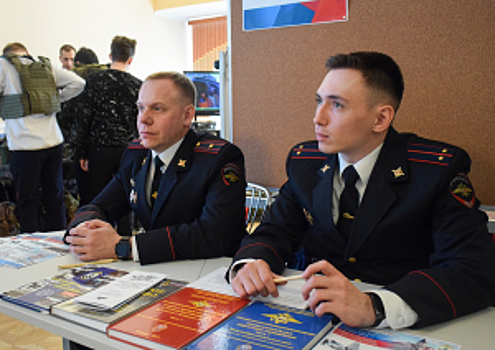 В Ненецком автономном округе сотрудники полиции приняли участие во Всероссийской ярмарке трудоустройства