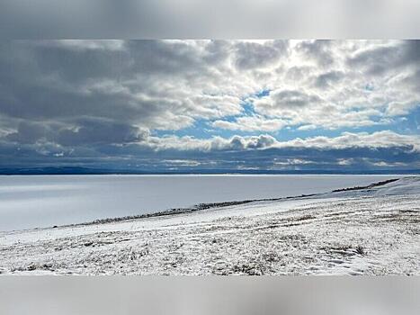 Снегом замело озера на территории Ивано-Арахлейского парка