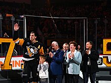 Кросби и Летанг вручили Малкину позолоченную клюшку в честь 500-й шайбы в НХЛ