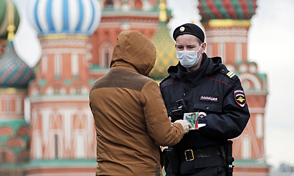 Антимасочник укусил полицейского в Москве