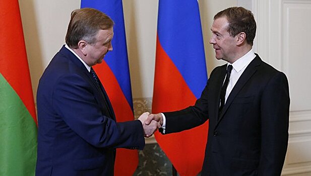 Медведев отметил вклад экс-премьера Белоруссии в развитие отношений с РФ