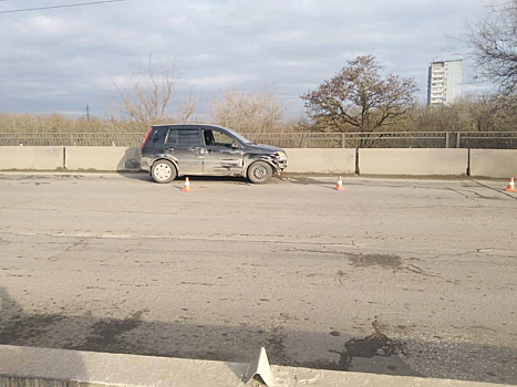 В Ростовской области водитель иномарки скончался от сердечного приступа за рулем и попал в ДТП