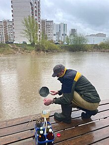 Жители Ижевска пожаловались на резкий запах от воды из пруда на улице  Автозаводской