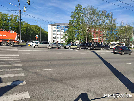 Массовое ДТП произошло в утренней пробке в Кемерове