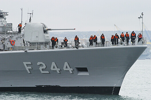 РФ после «заморозки» сотрудничества с НАТО продолжила обслуживать корабли Греции