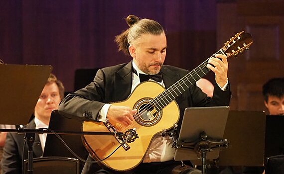 2 ноября оркестр Александра Сладковского даст концерт "Виртуозы гитары"