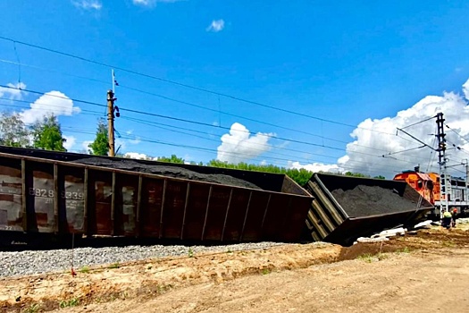 В Черепановском районе НСО тепловоз с тремя вагонами сошёл с рельсов