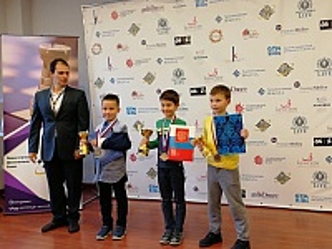 Воспитанник шахматного клуба "Фаворит" победил в турнире по быстрым шахматам