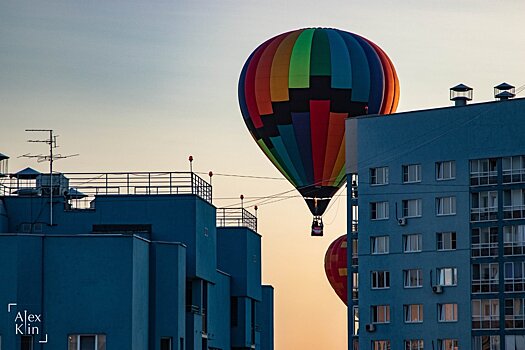 Вереница воздушных шаров проплыла в считанных метрах от окон жителей Канавинского района