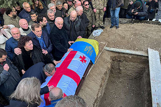 Кикабидзе похоронили на Верийском кладбище в Тбилиси