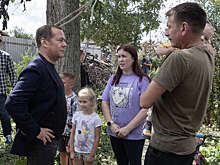 Зампред Совбеза Медведев прибыл в пострадавший от тайфуна Южно-Сахалинск