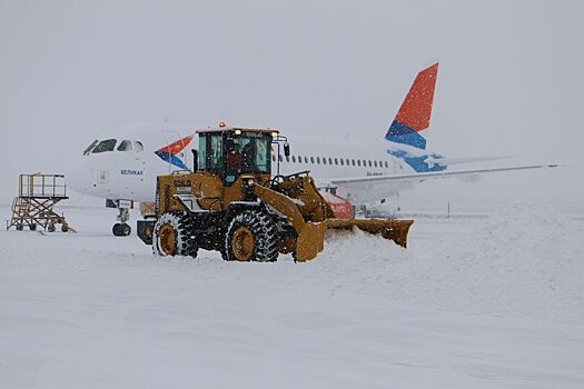 Летевший в Сочи самолет из-за непогоды приземлился в Ростове