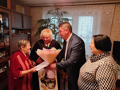 Недавно свой 90-летний юбилей праздновал житель Мещанского района, труженик тыла, ветеран труда — Петухова Юлия Григорьевна!