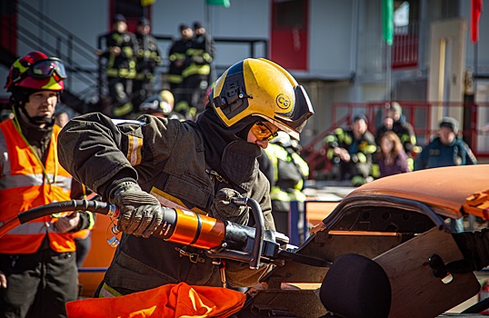 Правильное воспитание приносит свои плоды: ученицы шестого класса помогли спасти мужчину