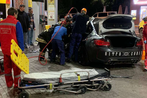 Лихач на BMW врезался в АЗС в Сочи