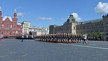 Выпускники университета МВД устроили марафон помолвок на Красной площади