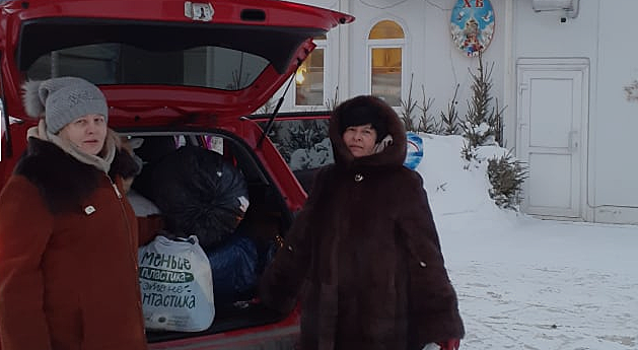 Добровольцы из Куркина передали гуманитарную помощь для православной службы