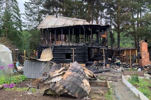 Женщина и трое детей погибли при пожаре в жилом доме в Свердловской области