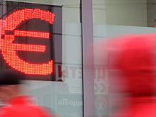 Курс евро рухнул ниже 56 рублей