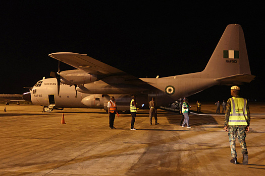 Вынужденная посадка военного самолёта одной страны вынудила другую ввести режим повышенной готовности
