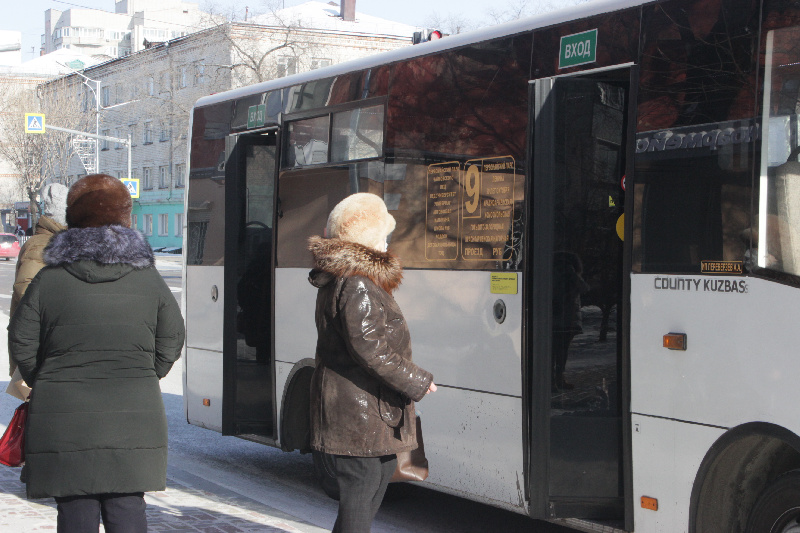 Олег Имамеев ответил на жалобы благовещенцев, вынужденных подолгу ждать автобусы