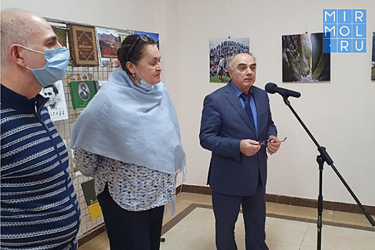 В Театре поэзии Махачкалы открылась книжная выставка к 100-летию ДАССР