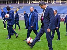 Исекешев сыграл с футболистами ФК "Астана" на новом поле