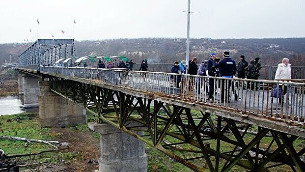В ЛНР назвали причину досрочного открытия моста на КПП "Станица Луганская"