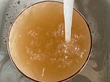 Фото: В Вольске из-под кранов полился "лимонад"