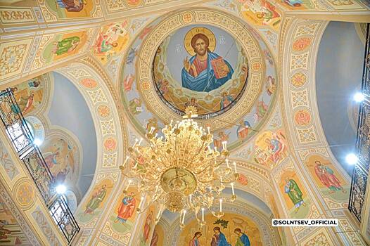 В Свято-Троицком соборе Бузулука завершают роспись сводов и колонн