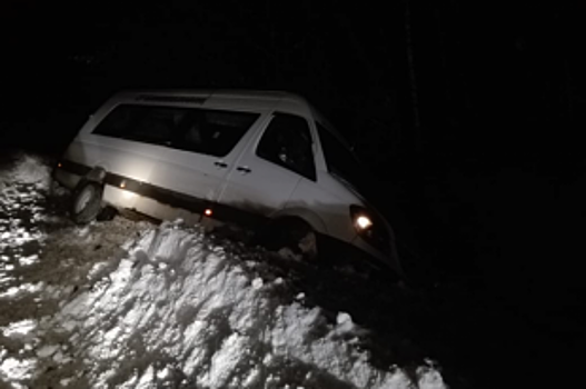 В Белорецком районе пассажирский автобус съехал в кювет