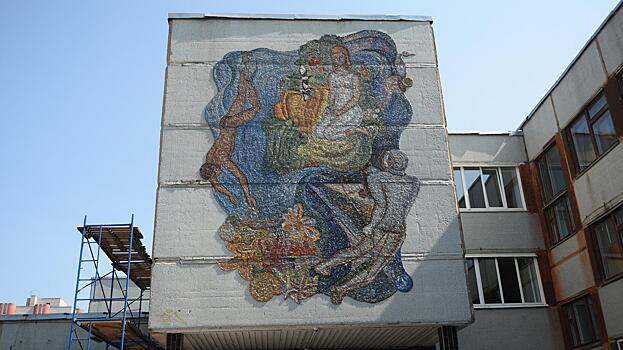 Мозаику на фасаде школы № 33 в Вологде сохранят